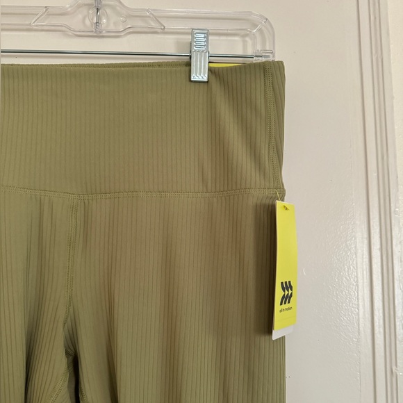 NWT All in Motion Olive Green Leggings - Picture 2 of 4